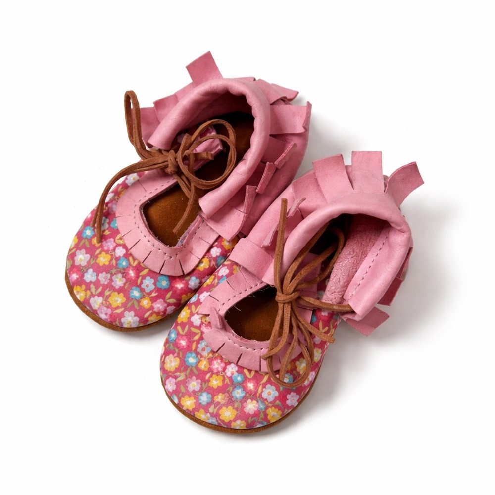 Handmade Small Shop Leather Boho Moccasins. Fits up to size 5. Excellent Cond.
